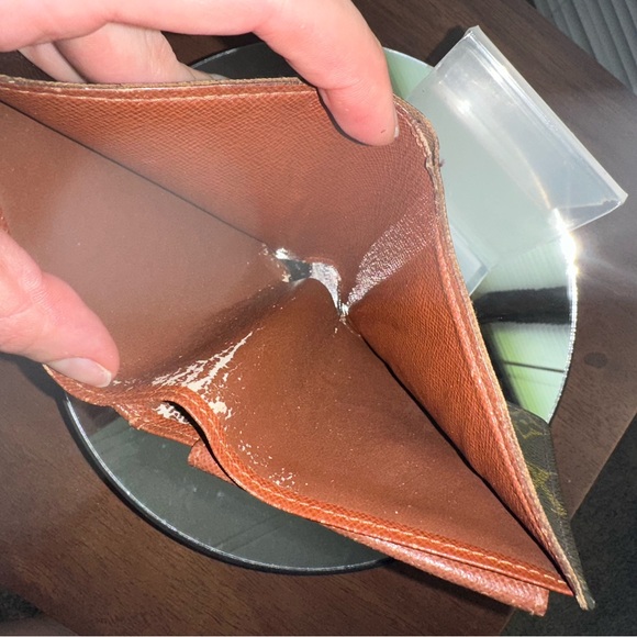 Louis Vuitton Men’s Bifold Monogram Wallet - Picture 10 of 16